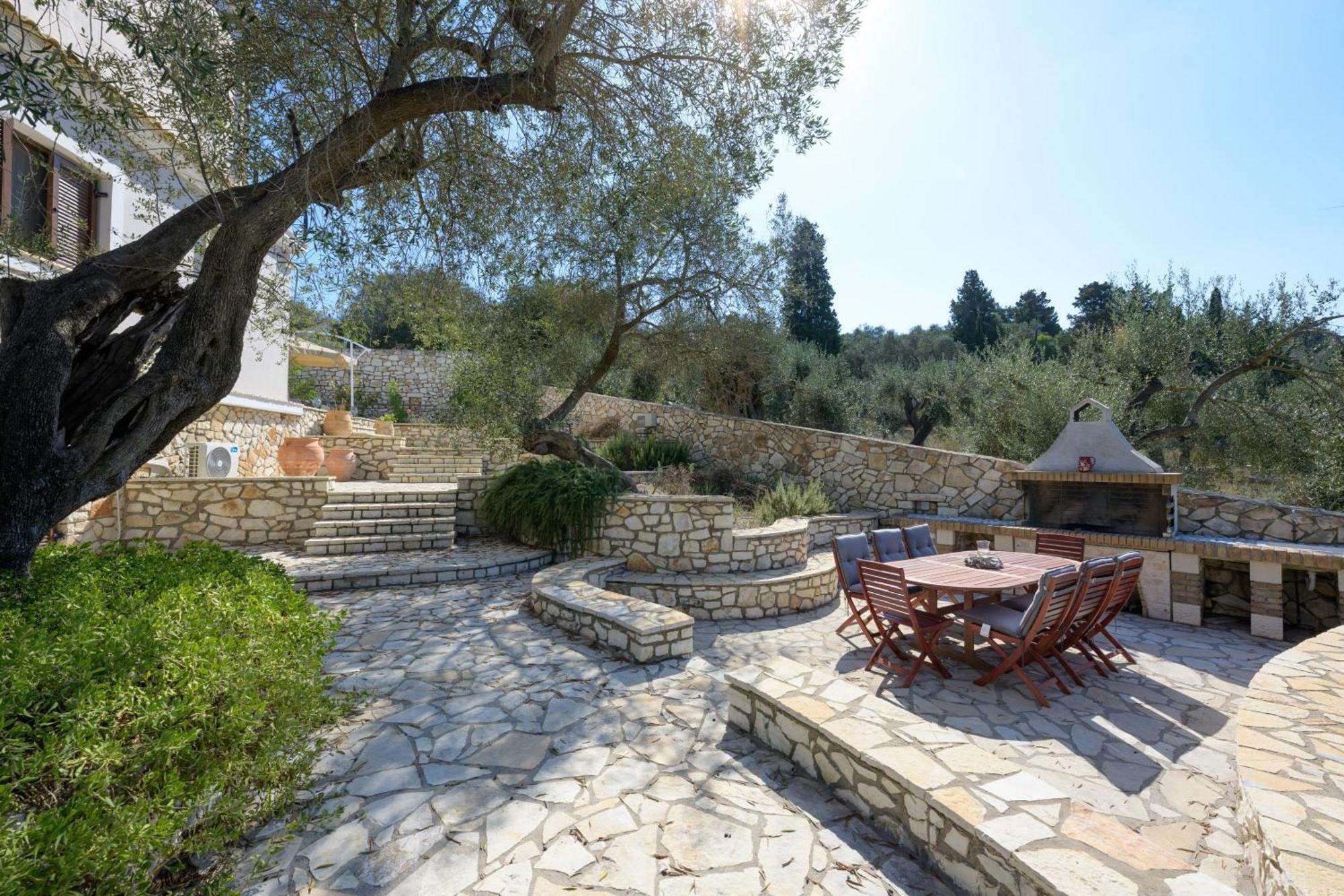 Villa Bougarini Haven Family Villa Rock Pool Oasis Ieromonachos Экстерьер фото
